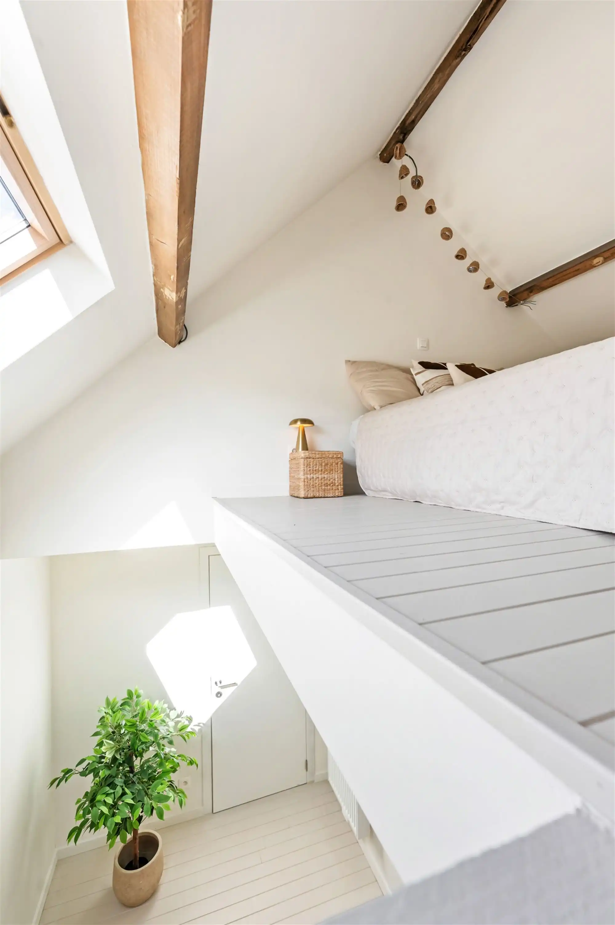 Gerenoveerde woning met 4 slk en grote tuin! foto 35