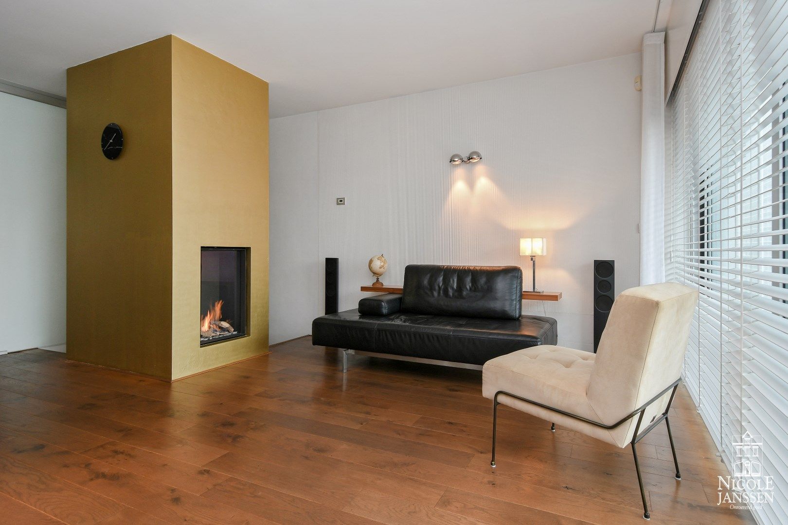 Ruime en speels ingedeelde woning met bijzondere architectuur en praktijkruimte foto 5