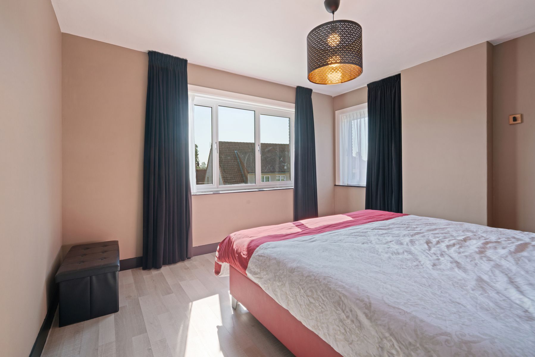 Instapklare halfopen bebouwing  met 3 slaapkamers op 1324 m² foto 8