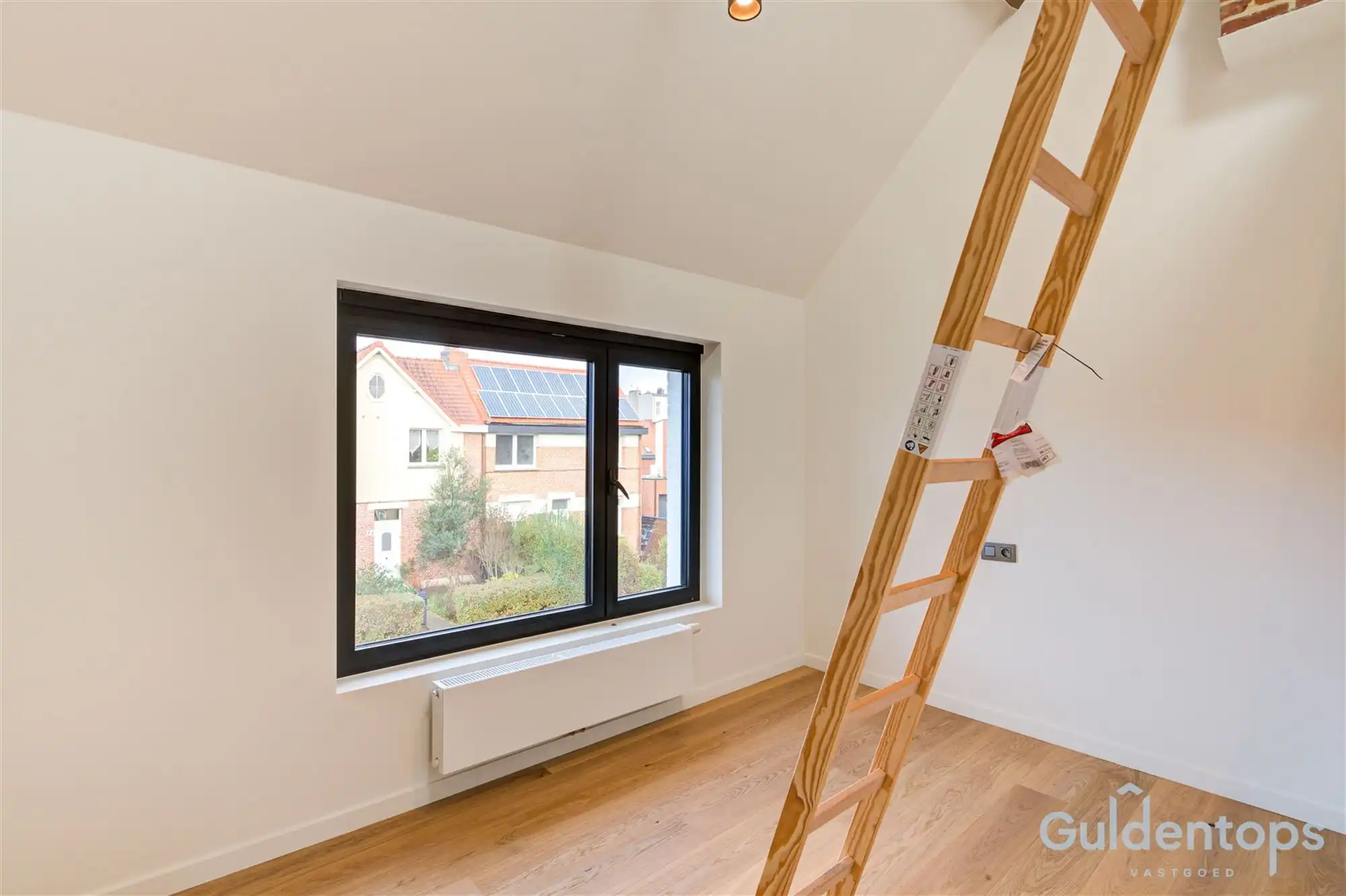 knappe, vernieuwde gezinswoning met tuin in hartje Berchem foto 21