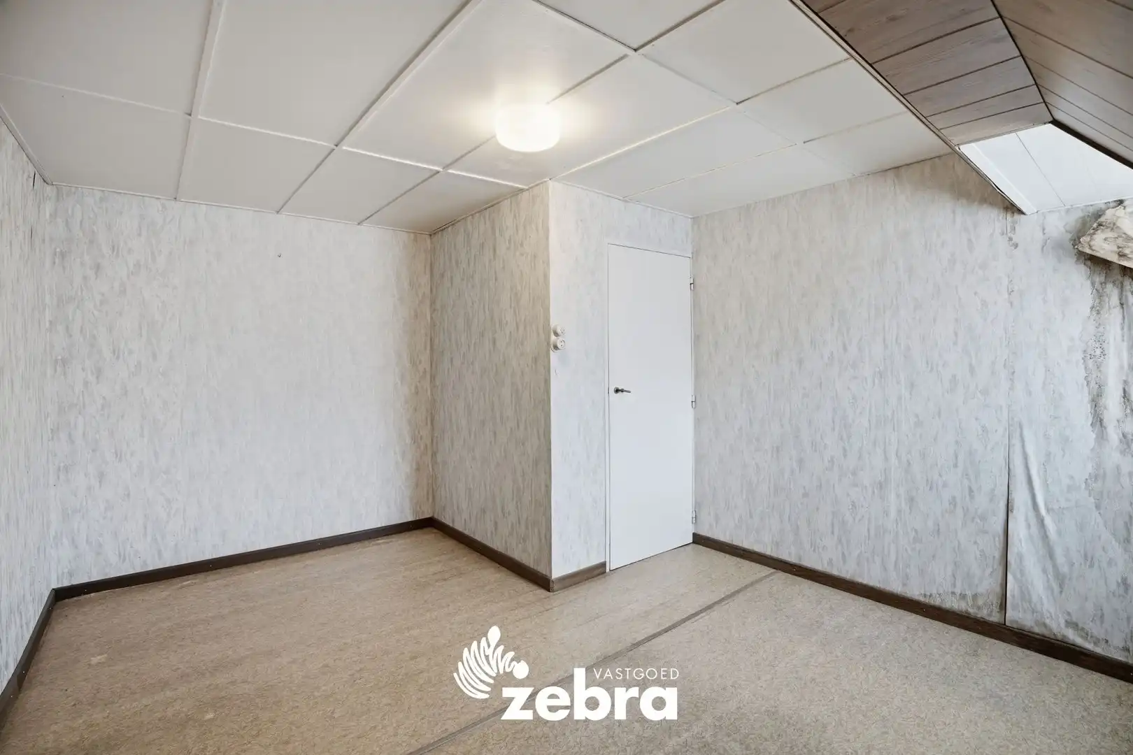 Te renoveren woning met garage op ruim perceel te Pittem! foto 15