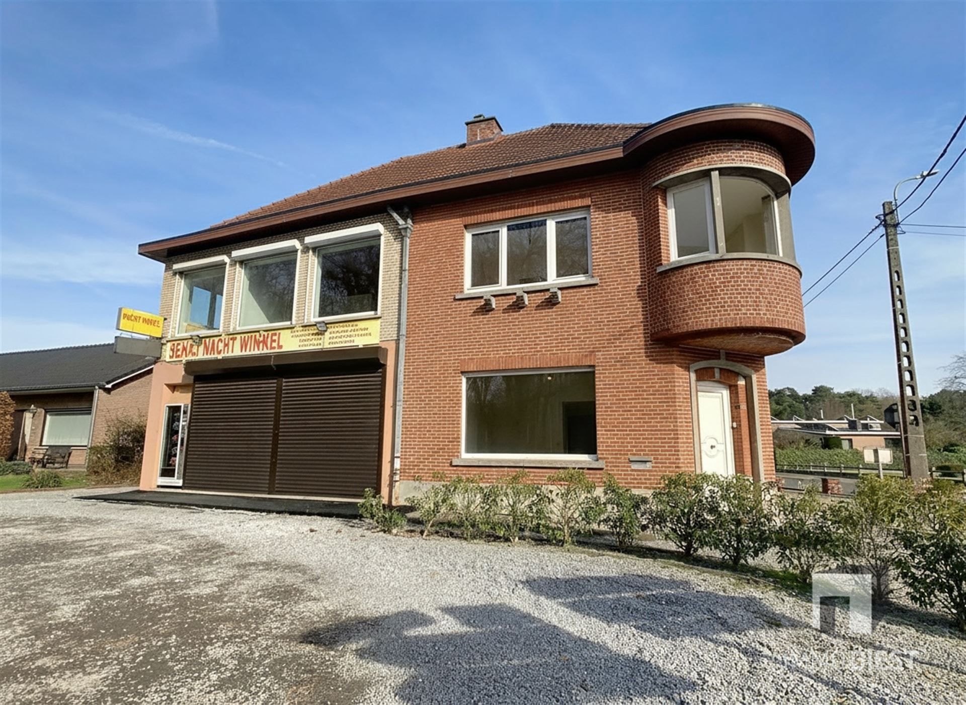 Hoofdfoto van de publicatie: Halfopen woning met kangoeroe-unit te Okselaar. 