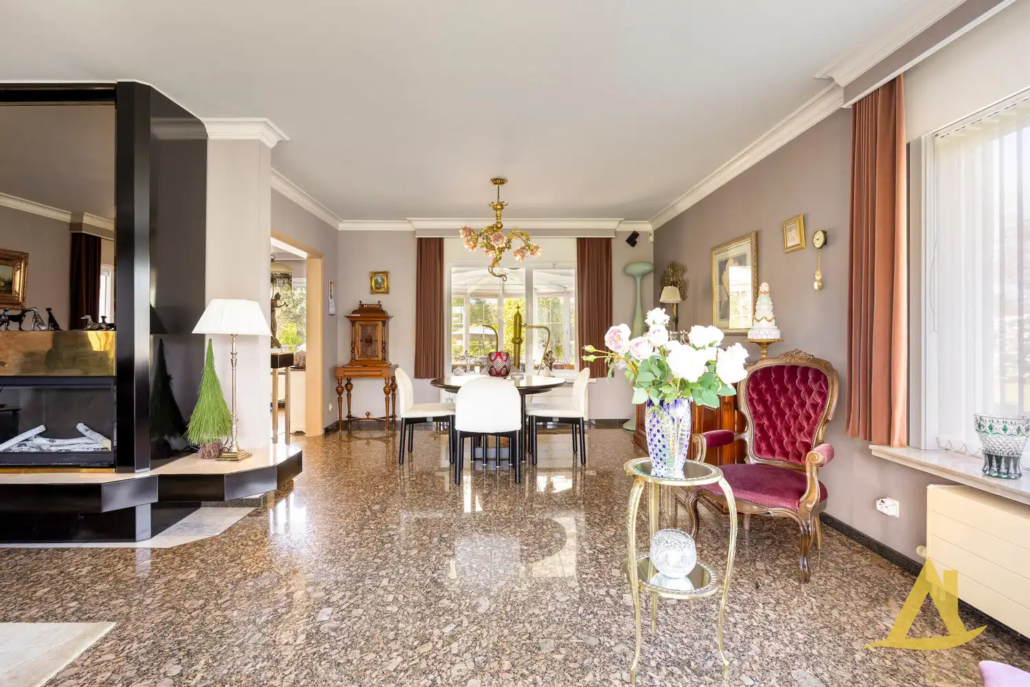 EXCLUSIEVE VILLA MET PARKTUIN EN ZWEMVIJVER OP EEN PERCEEL VAN 1HA 5A 16CA! foto 14