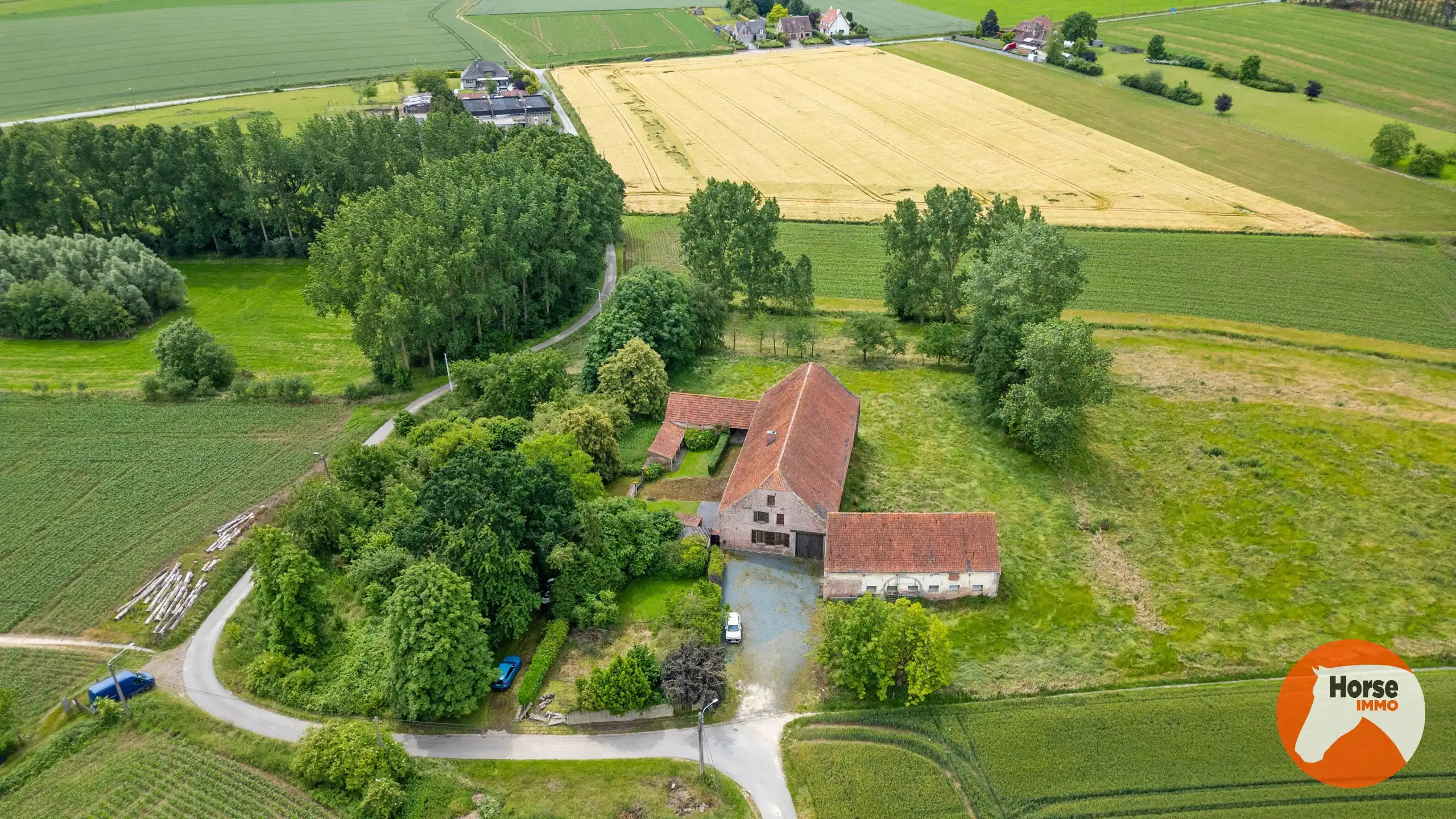 VOLLEZELE - Uniek gelegen karakterhoeve op ca. 2,4ha foto 2