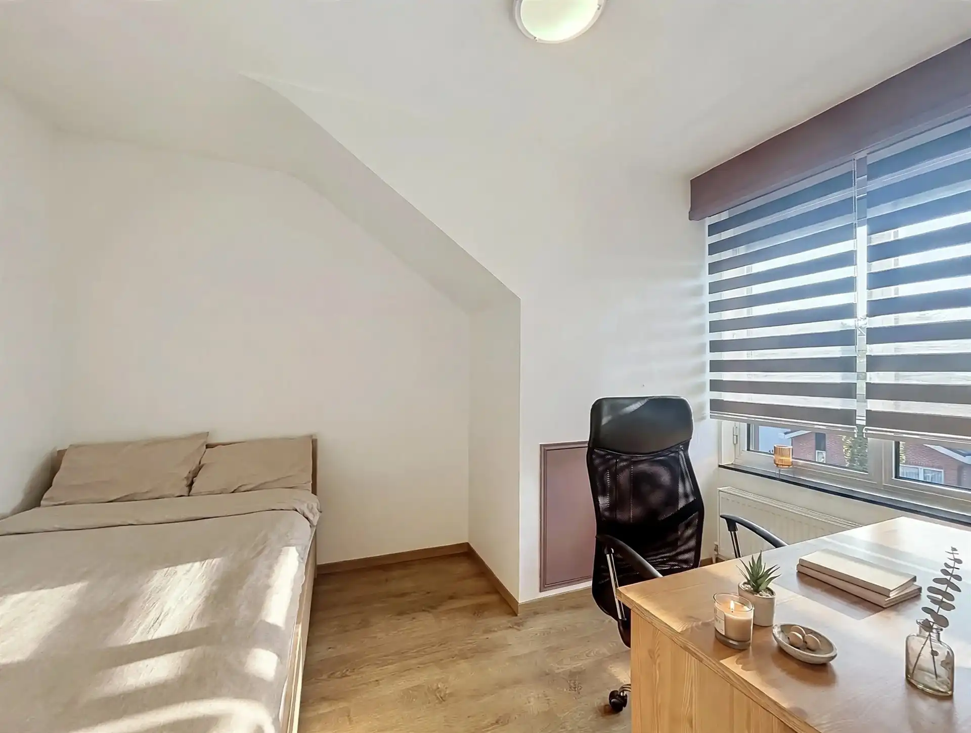 bel-etage woning met 2 slaapkamers, garage en ruime tuin op toplocatie foto 13