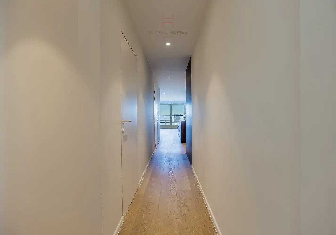 Prachtig gerenoveerd 2- slaapkamer appartement met frontaal zeezicht. foto 11