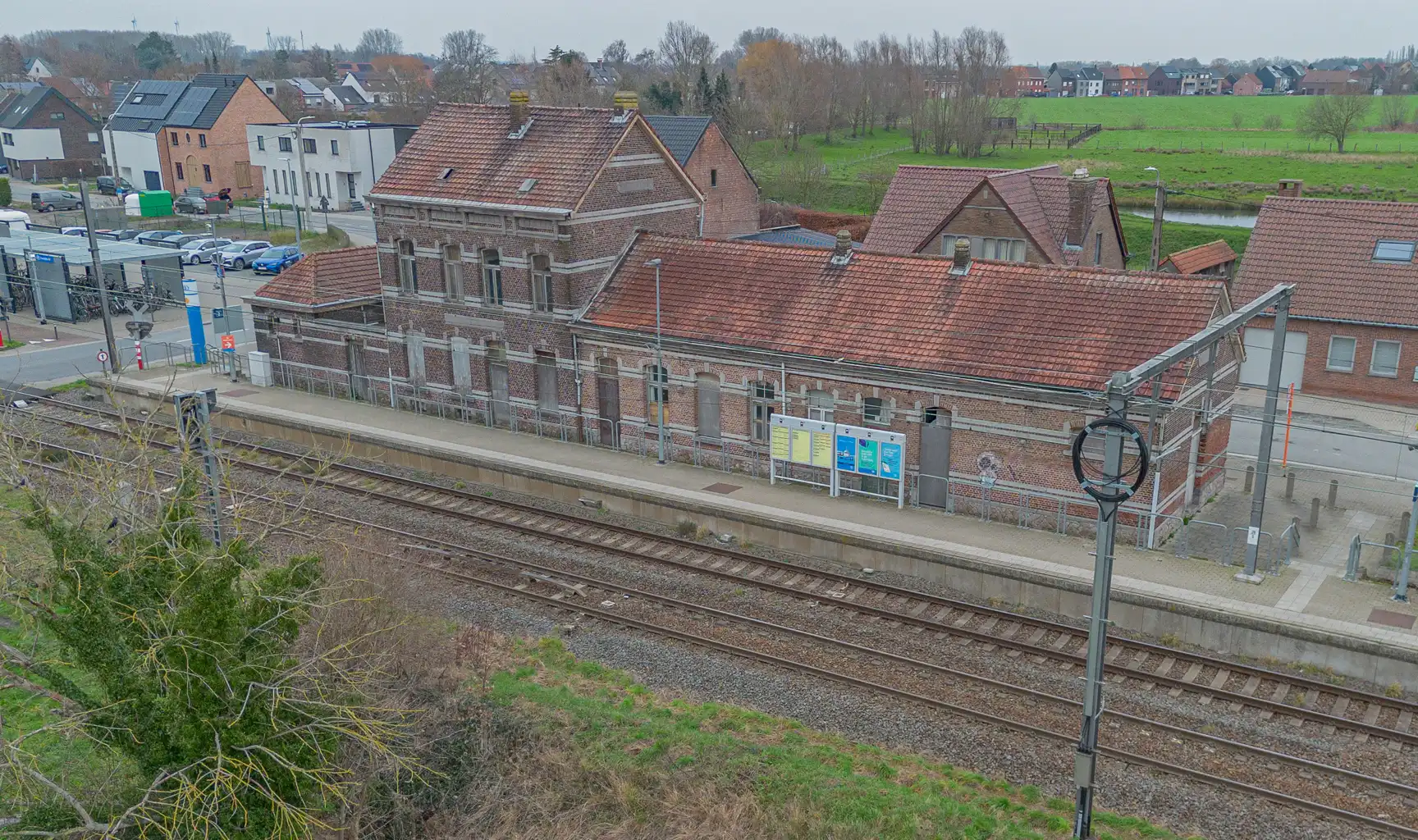 Hoofdfoto van de publicatie: Authentiek stationsgebouw in Lebbeke 
