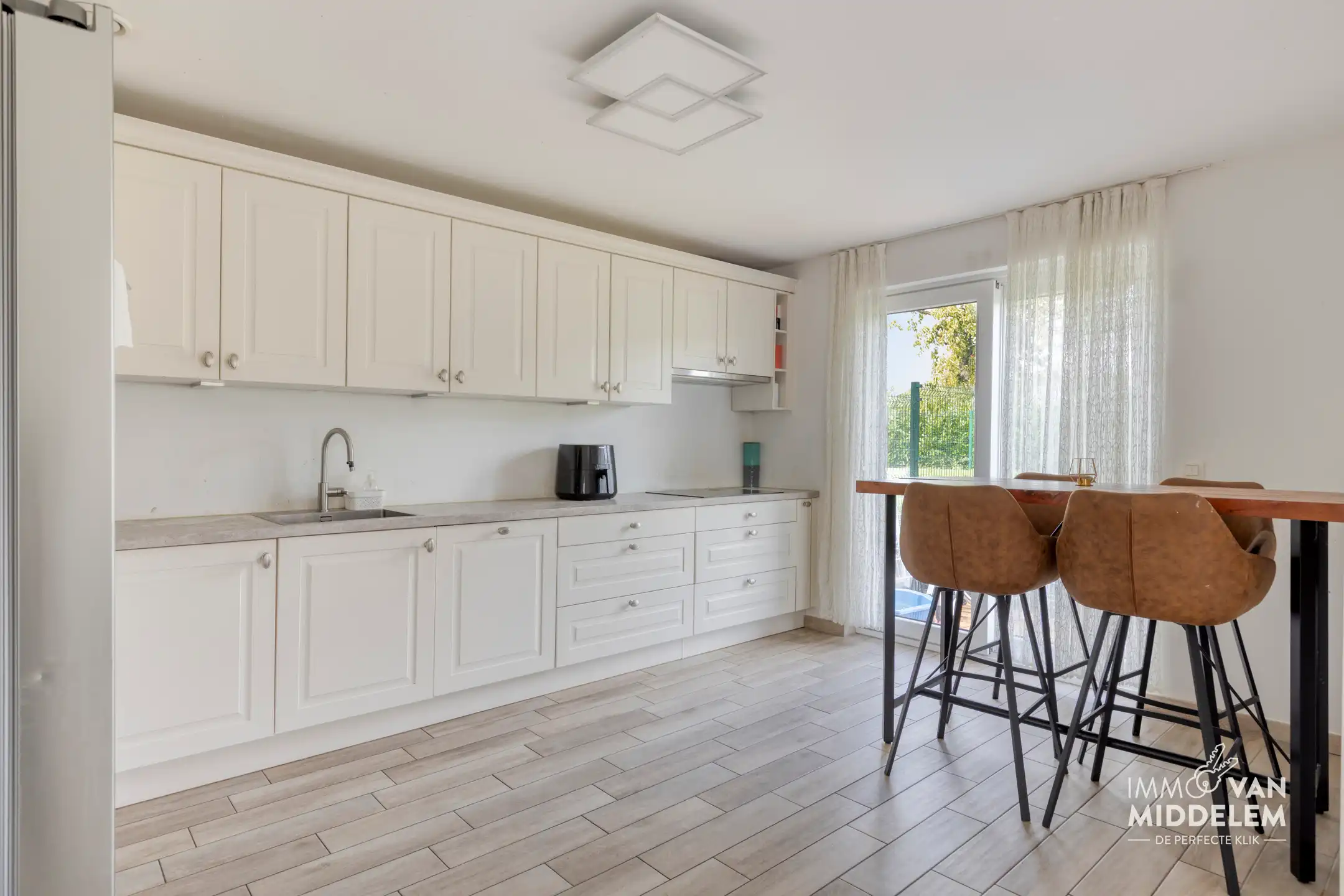 INSTAPKLARE ENERGIEZUINIGE WONING MET 4 SLPK, GARAGE EN TUIN foto 6