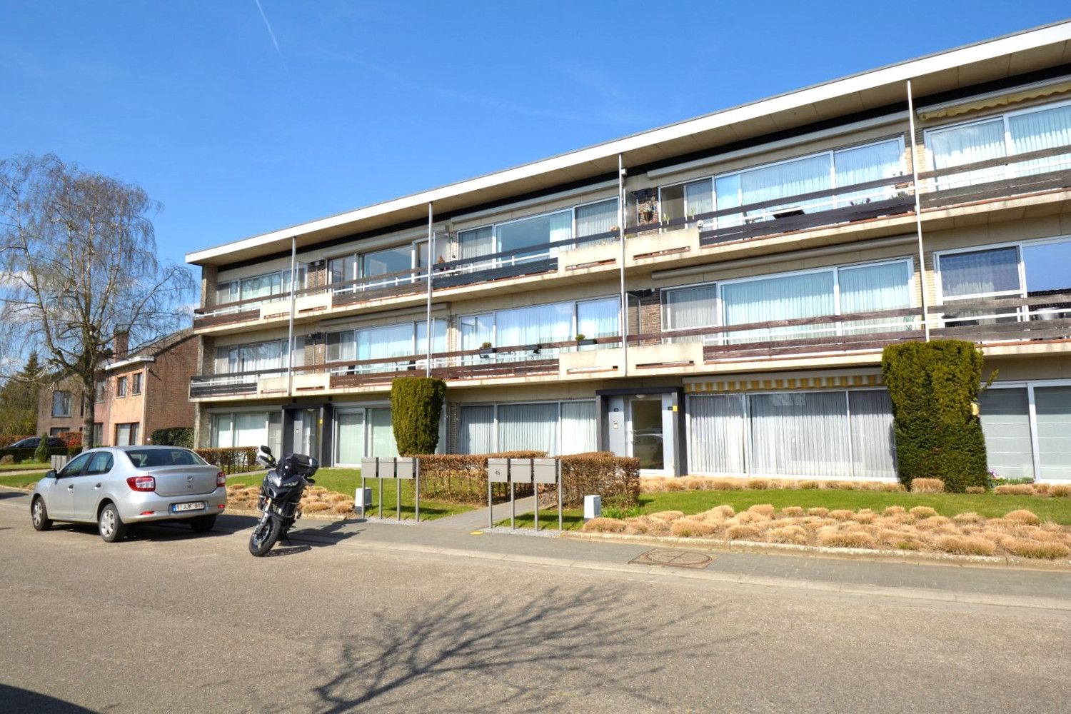 Hoofdfoto van de publicatie: VERKOCHT! GELIJKVLOERS APPARTEMENT MET 2 SLK!