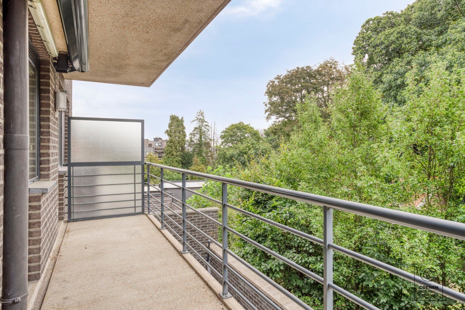 Instapklaar appartement van 124 m², 3 slpk's en terras op een toplocatie te Kontich! foto 17