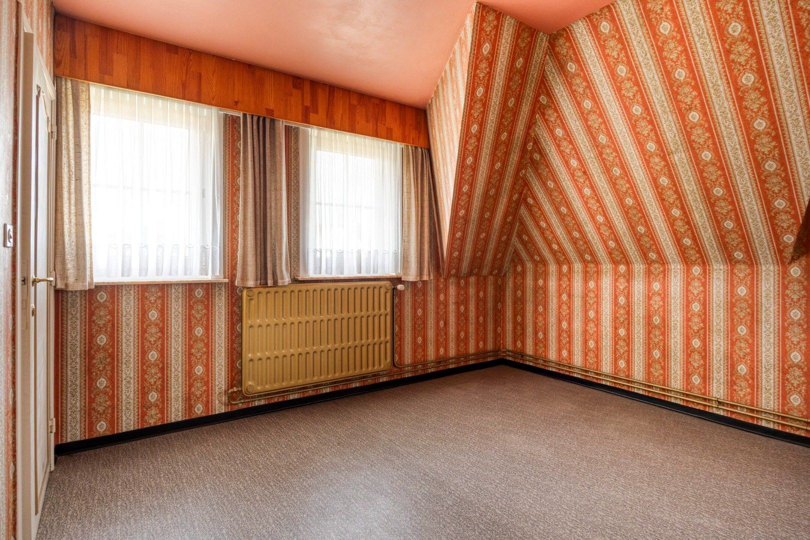 Te renoveren woning met 4 ruime slpks en praktijkruimte op 493 m² te St.-Jozef-Olen ! foto 21
