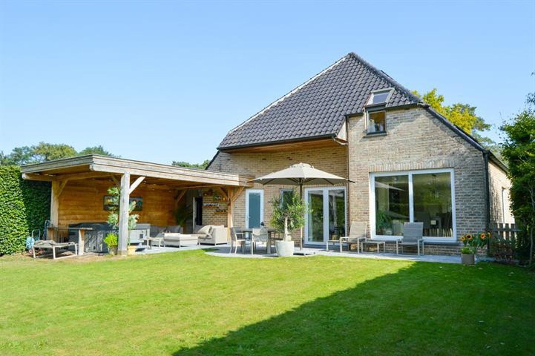 Energiezuinige gezinswoning in de gegeerde wijk Picardië. foto 2