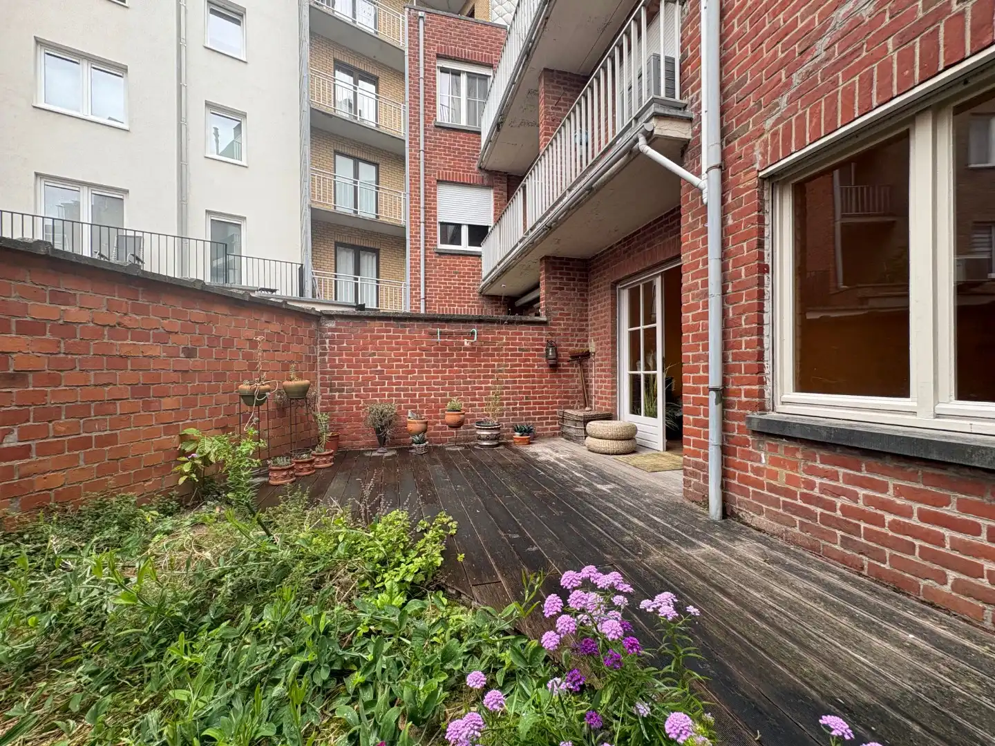 Gelijkvloers appartement met tuintje op toplocatie nabij zee foto 2