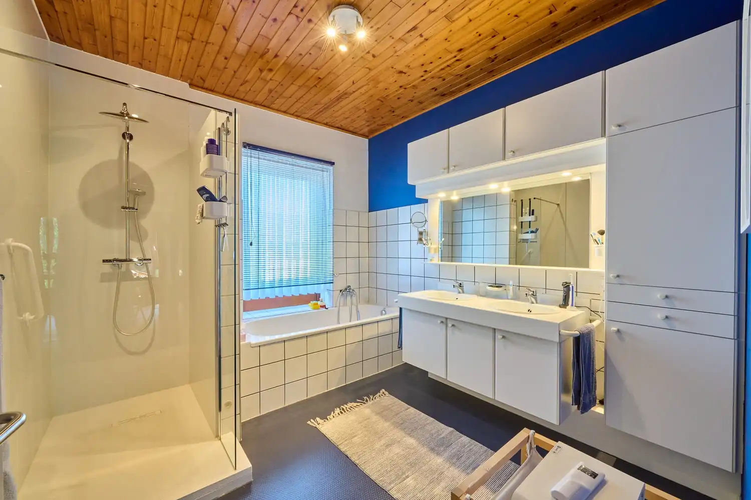 Karaktervolle energiecorrecte vrijstaande woning met praktijkruimte, 4/5 slaapkamers en zuidgerichte parktuin foto 17