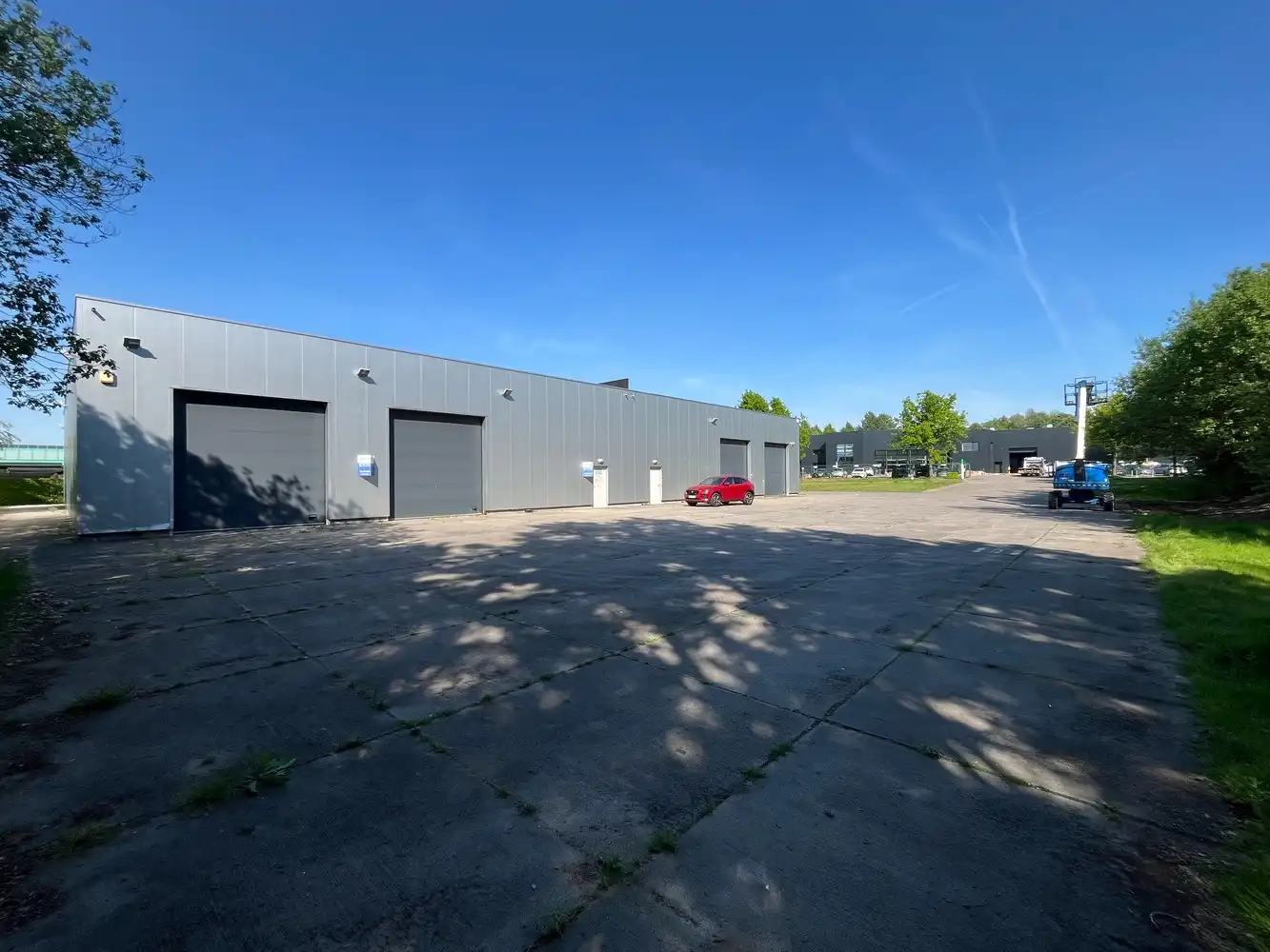 Bedrijfshal met terrein foto 23