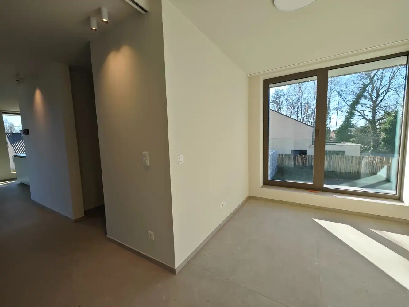 High-end nieuwbouw-duplex met ruim terras, parking en ruime buitenberging foto 13