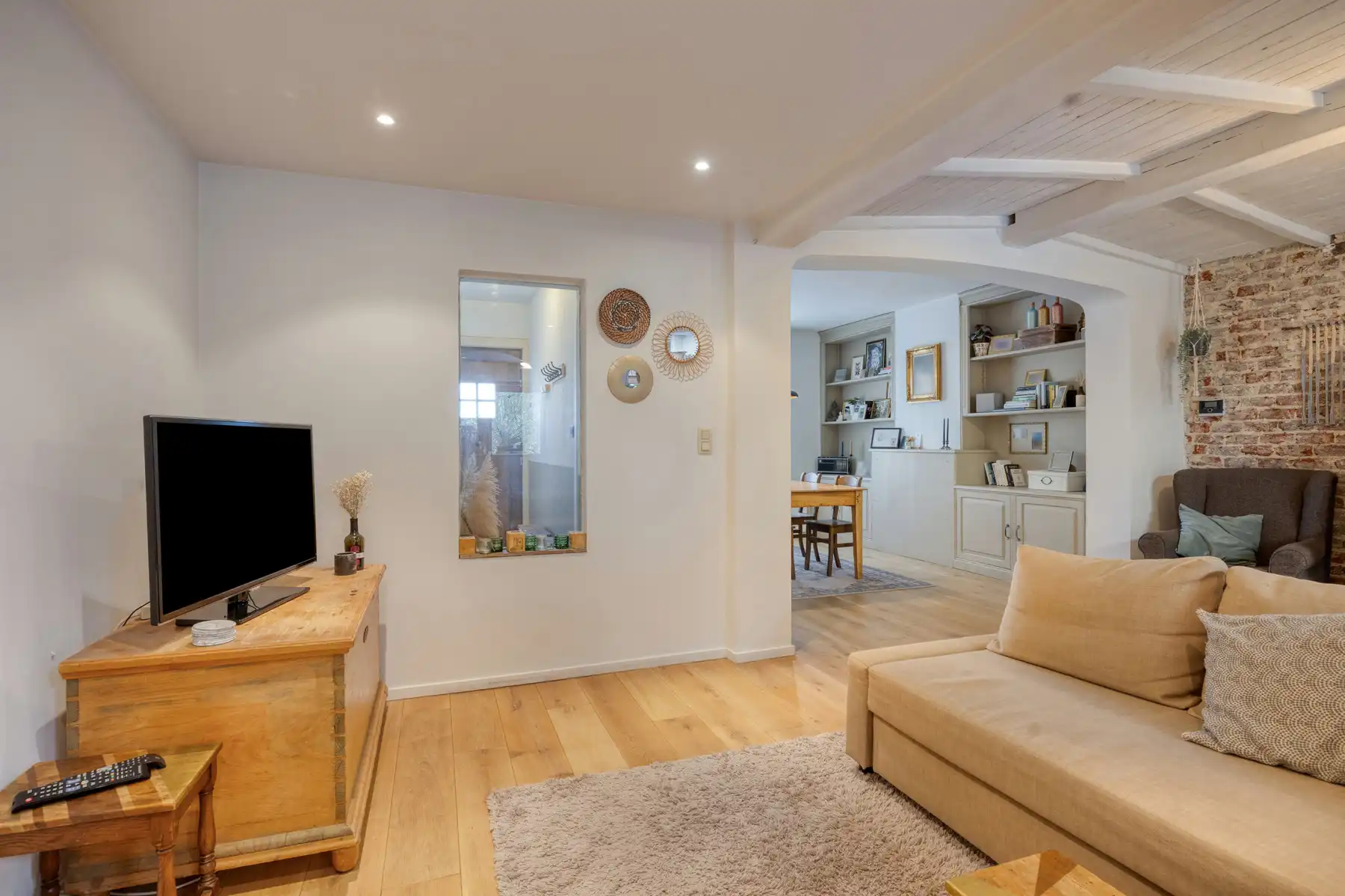 Instapklare woning met 3 slaapkamers en prachtige tuin. foto 7