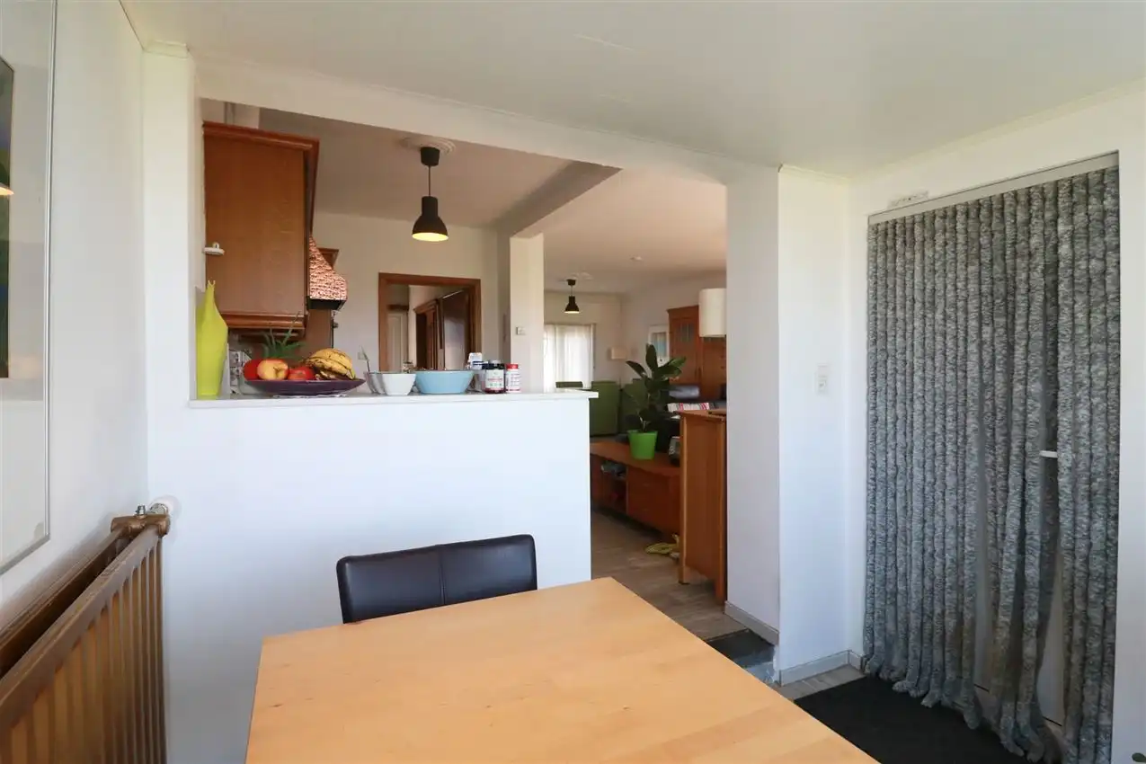 Gusting gelegen woning met 2 slpk, garage en tuin foto 14