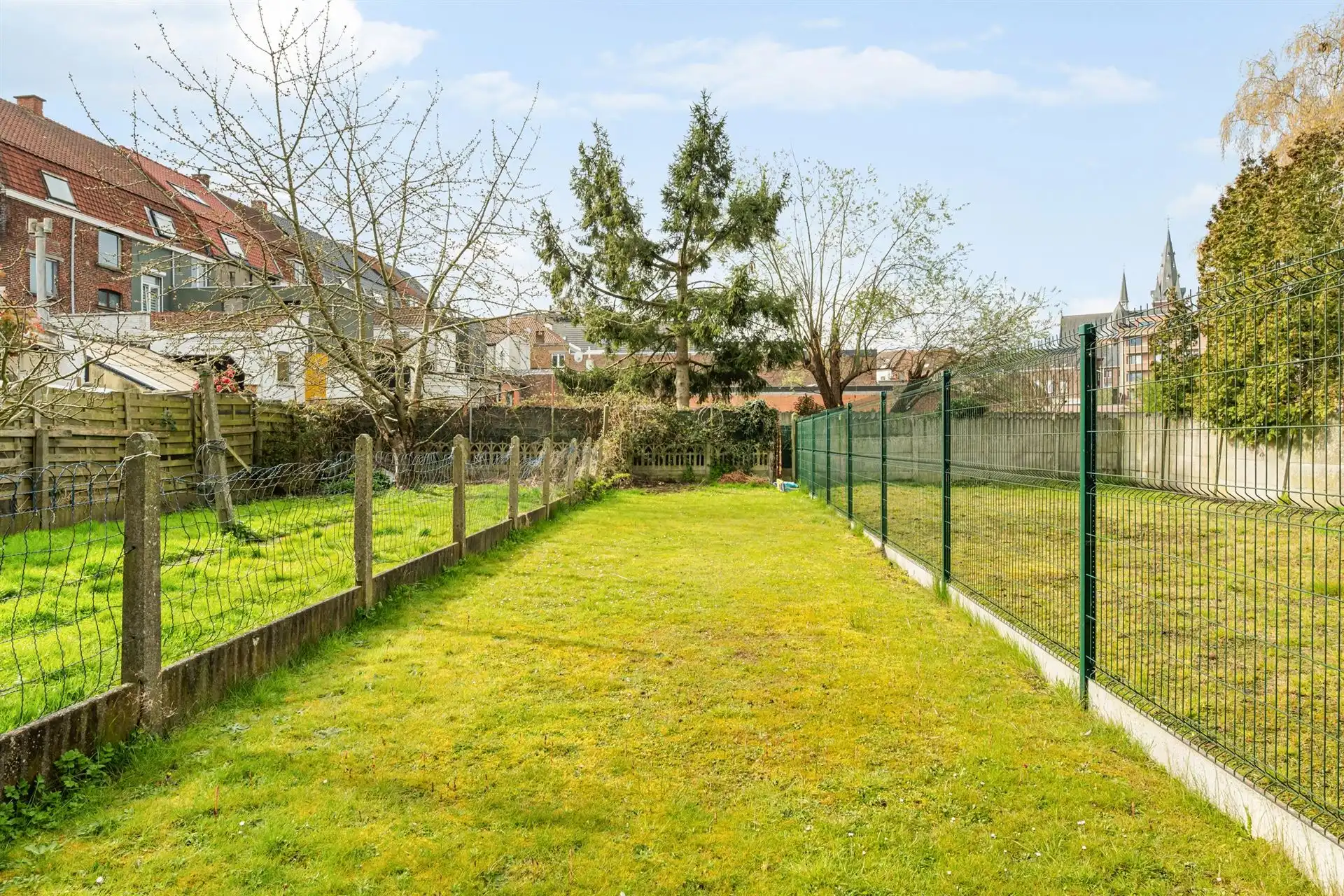 Centraal gelegen instapklare woning met 3 slpk & grote tuin foto 2