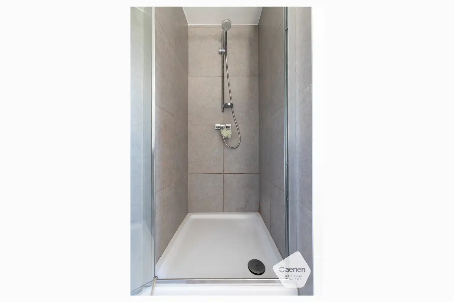 Recente en energiezuinige woning (2013) met 3 slaapkamers, inpandige garage en een uniek bijgebouw! foto 14