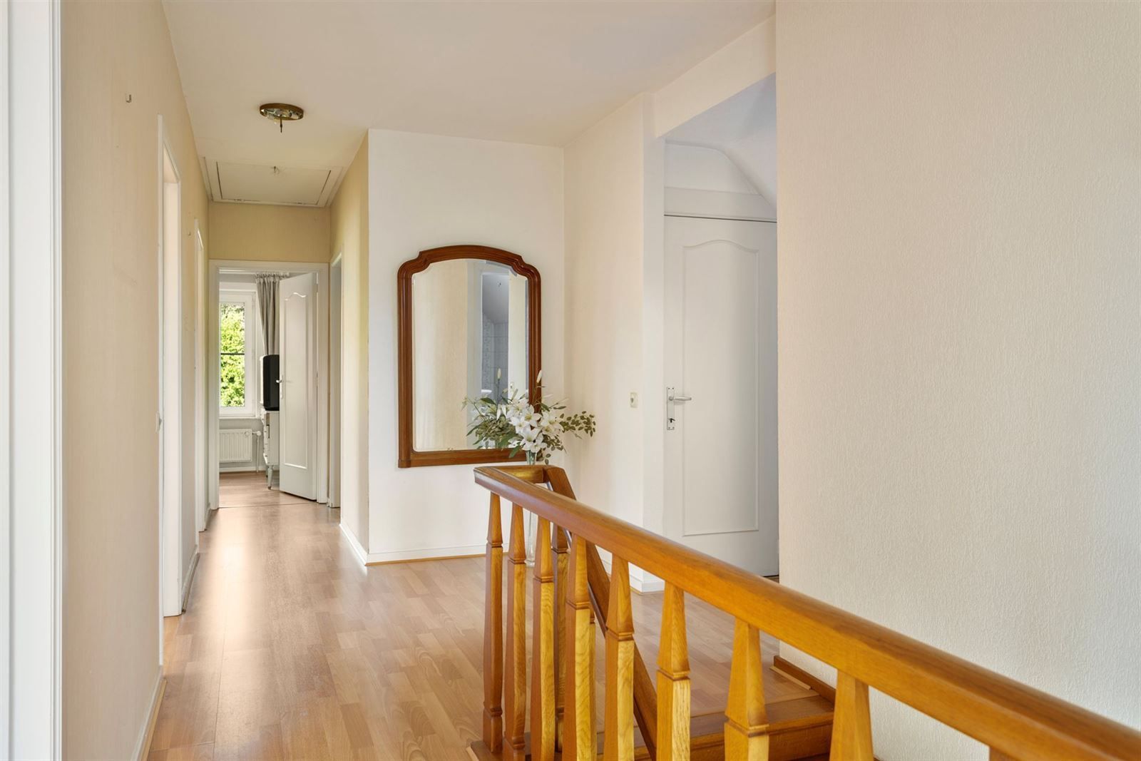 Ruime achterin gelegen villa met 5 slaapkamers op prachtig terrein van 40a foto 15