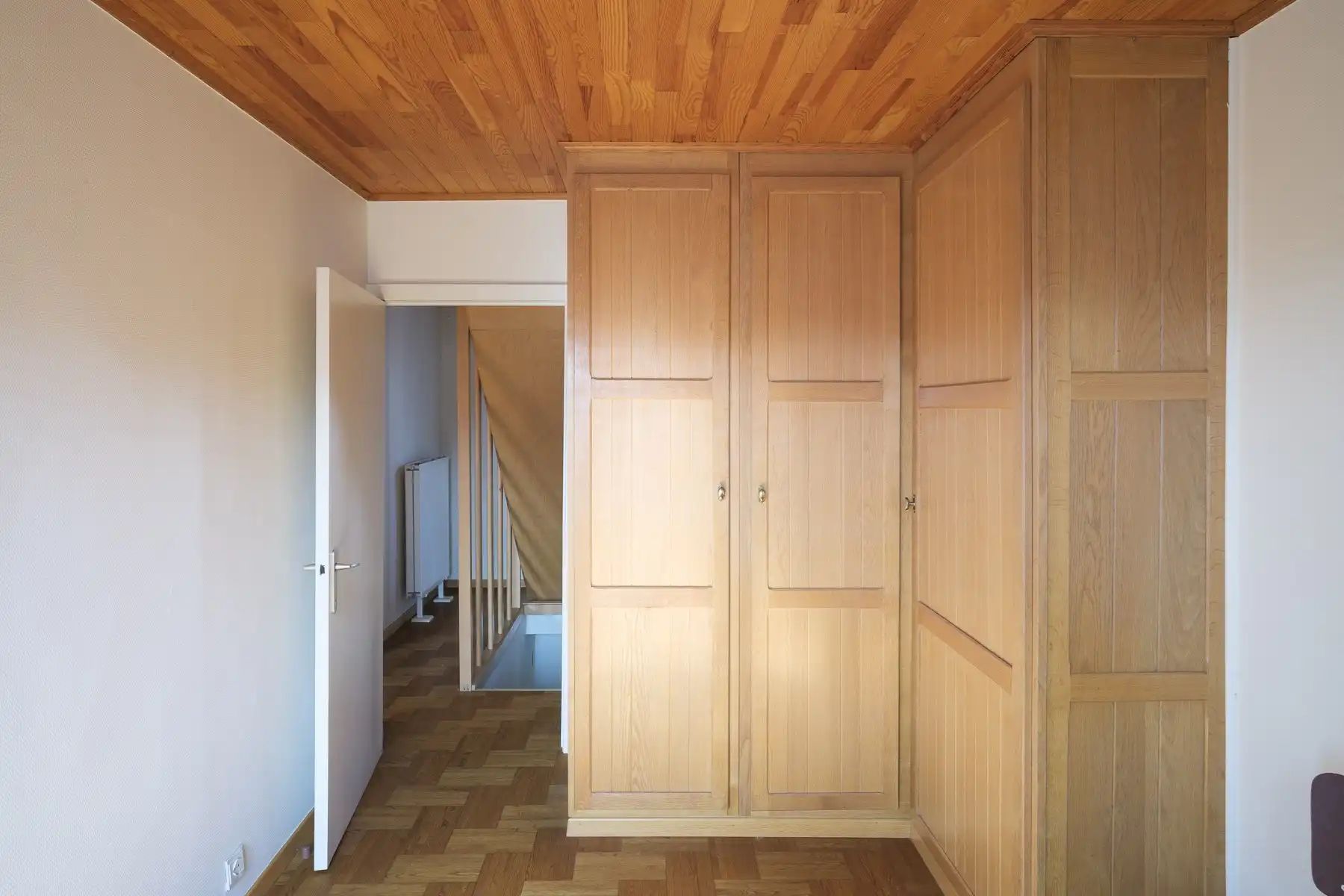 Instapklare woning met 4 slpk's in doodlopende straat foto 4