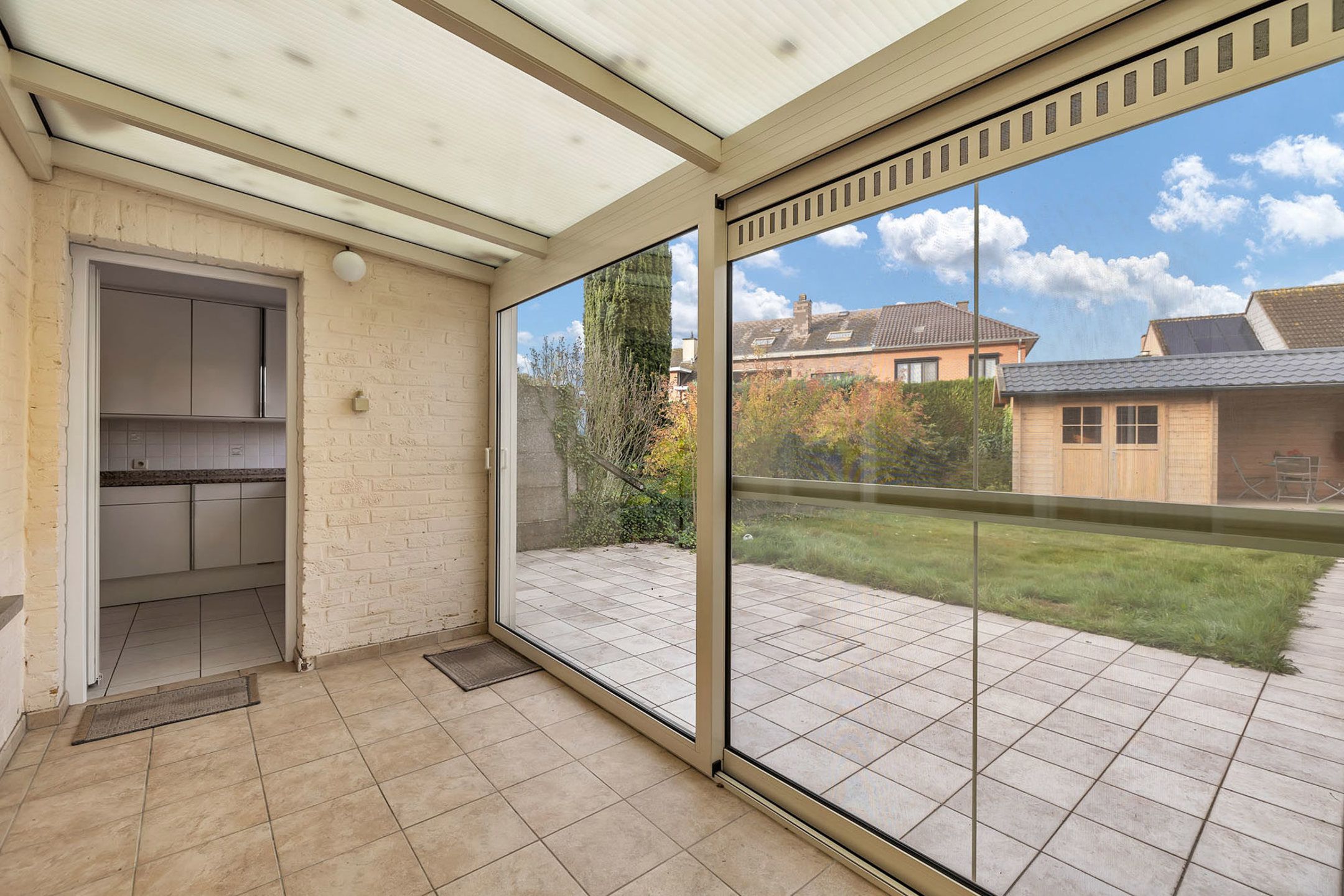 Halfopen bebouwing met garage te koop in Meerbeke! foto 11