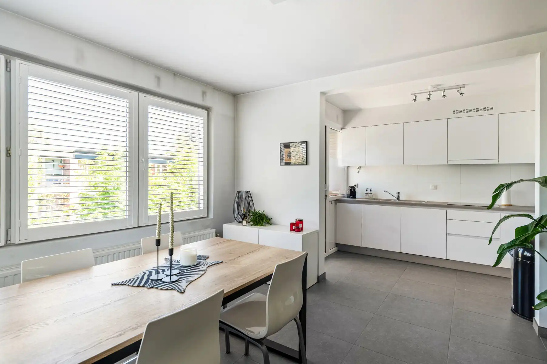 Lichtrijk hoekappartement met tuin en garage in Kapellen foto 7