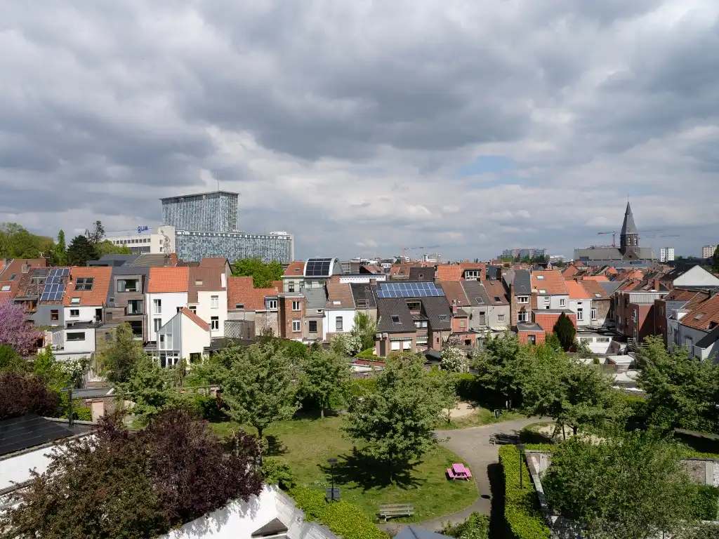 Ruim en lichtrijk 3 slpk appartement met terras nabij het station Gent-Sint-Pieters foto 13
