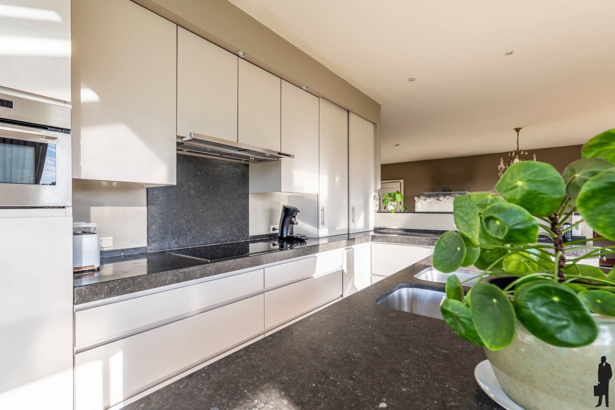 Landelijk gelegen woning in Minderhout op ca 9.000 m² grond foto 28