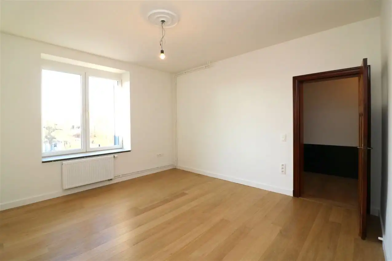 Vernieuwde, karatervolle woning met 4 slpk nabij station foto 24