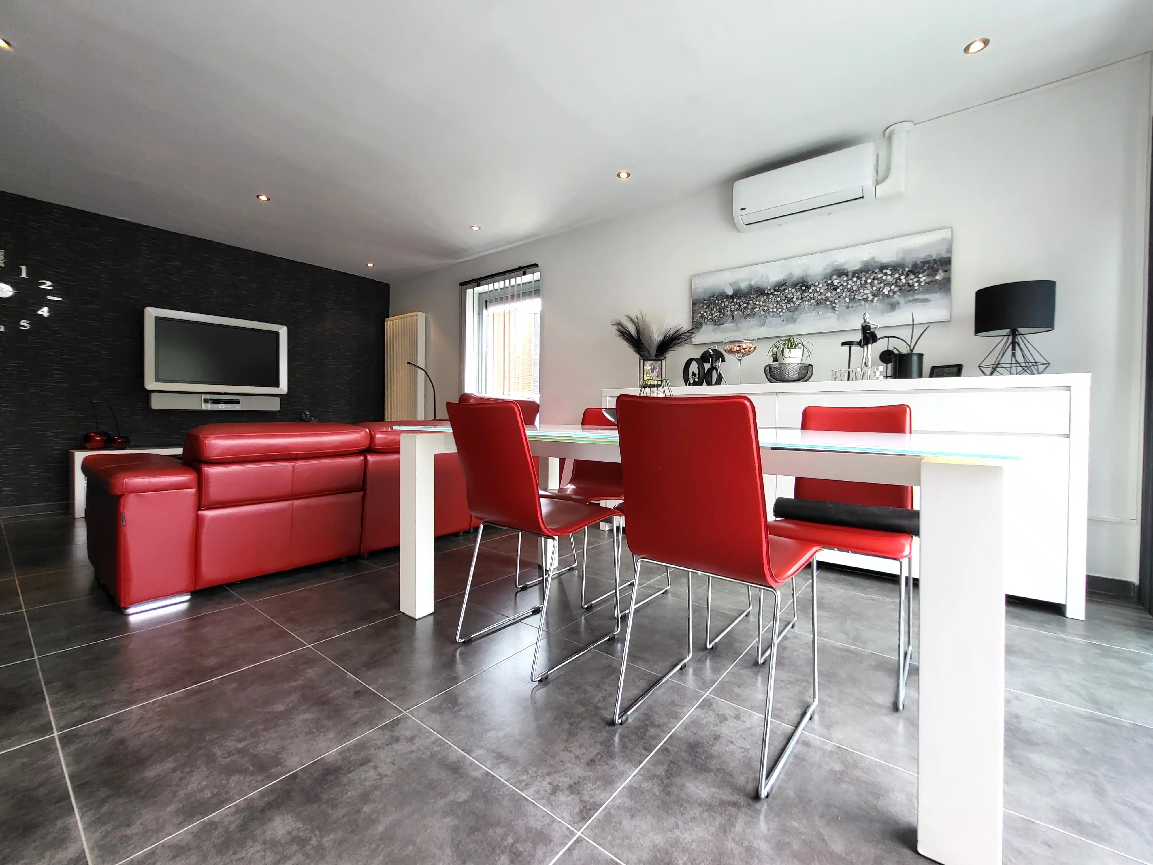 Op zoek naar een instapklaar appartement waar comfort en een uitstekende ligging samenkomen?  foto 8