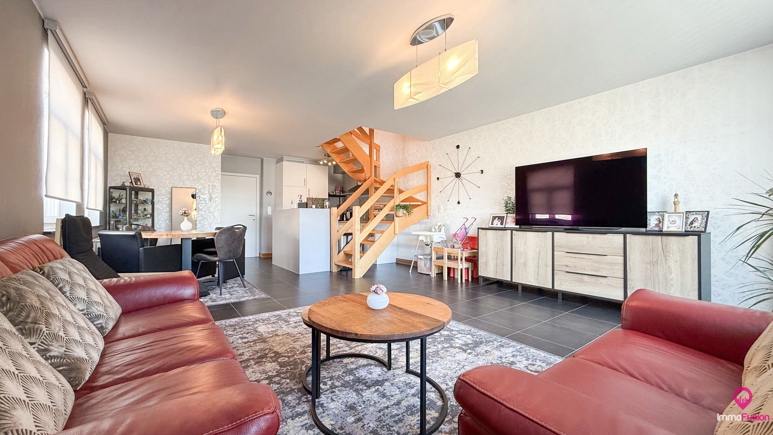 Instapklaar duplex appartement met 3 slaapkamers en terras! foto 4