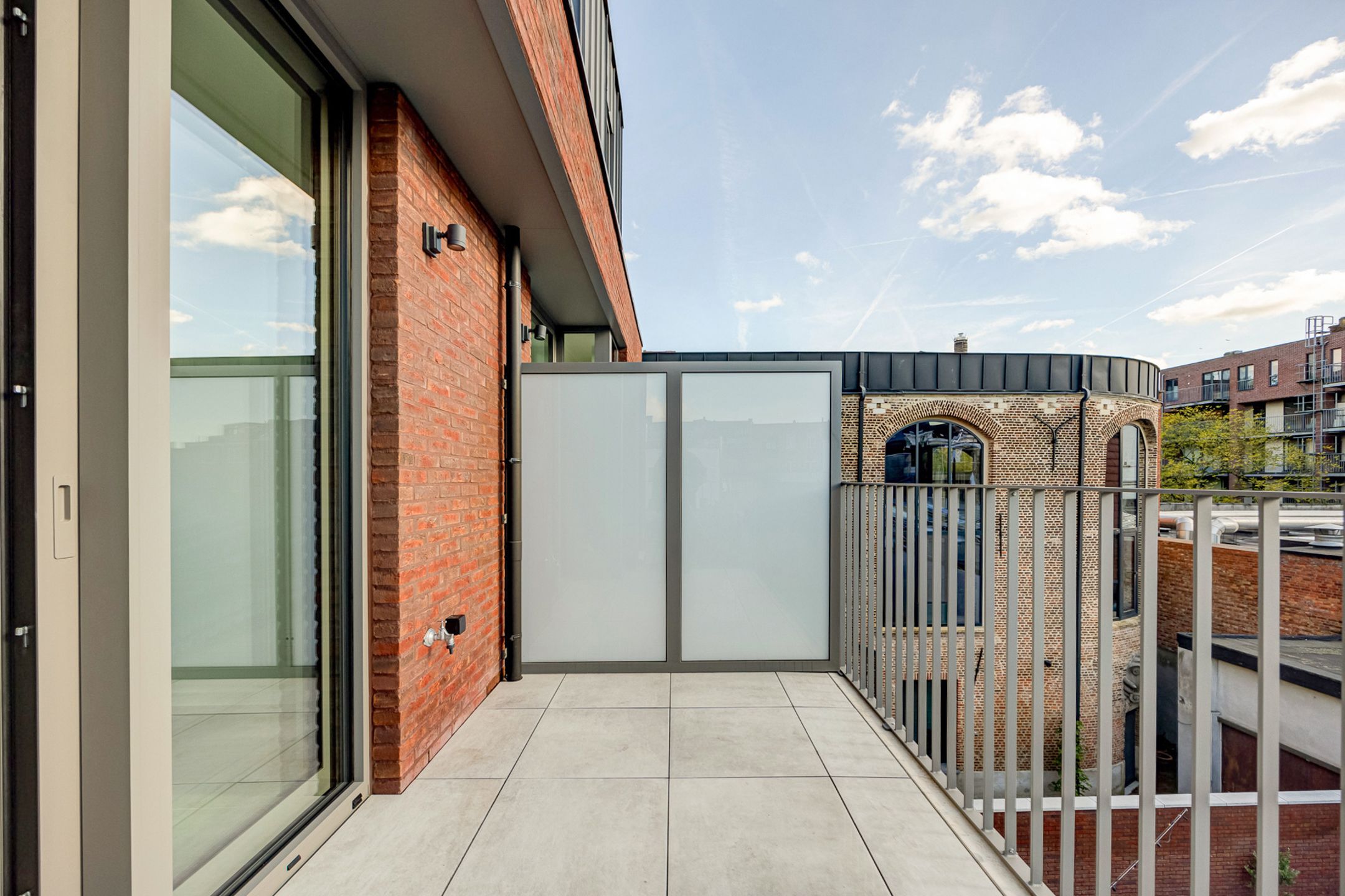 Modern en lichtrijk nieuwbouwappartement met 2 slaapkamers foto 8