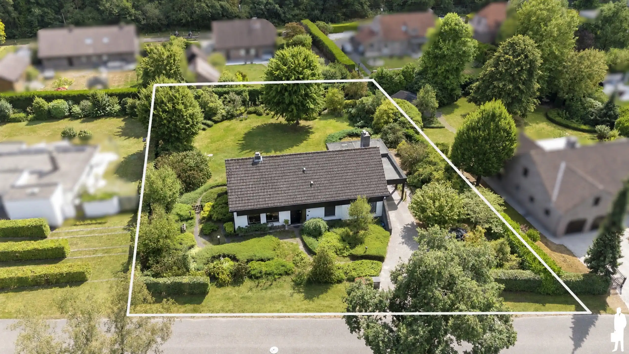 Rustig gelegen villa | 6 slks | 1.705 m² | zuidgericht foto 2