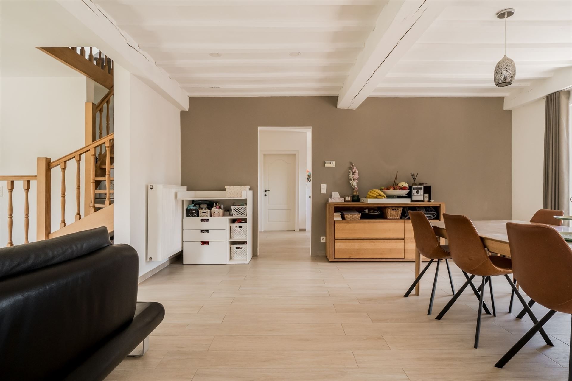 Ruime lichtrijke villa met 313 m² woonoppervlakte en prachtig groen uitzicht foto 8