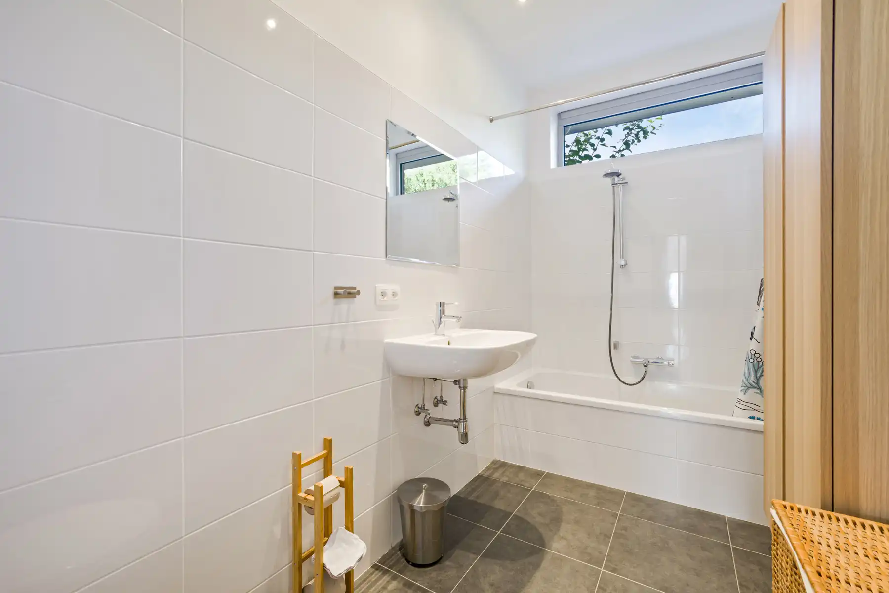 Instapklare woning met drie slaapkamers en tuin foto 9