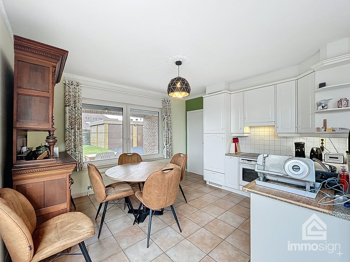 Instapklare laagbouwwoning met 2 (mgl. 3) slaapkamers en dubbele garage op een perceel van 718 m² foto 11