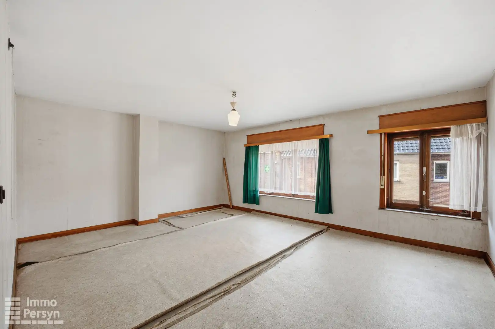 Te renoveren woning met zuidtuin en achteringang met garages foto 14