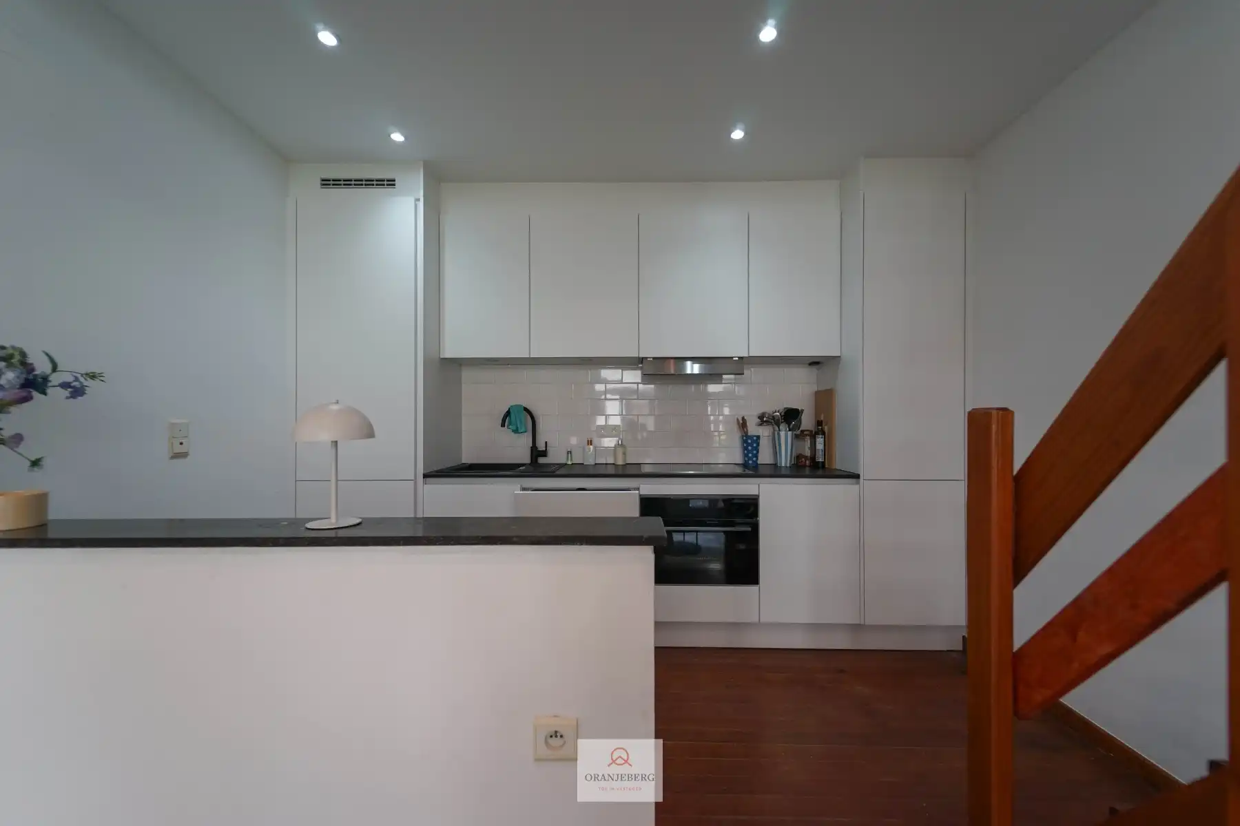 Charmante bemeubelde citéwoning nabij Coupure foto 11