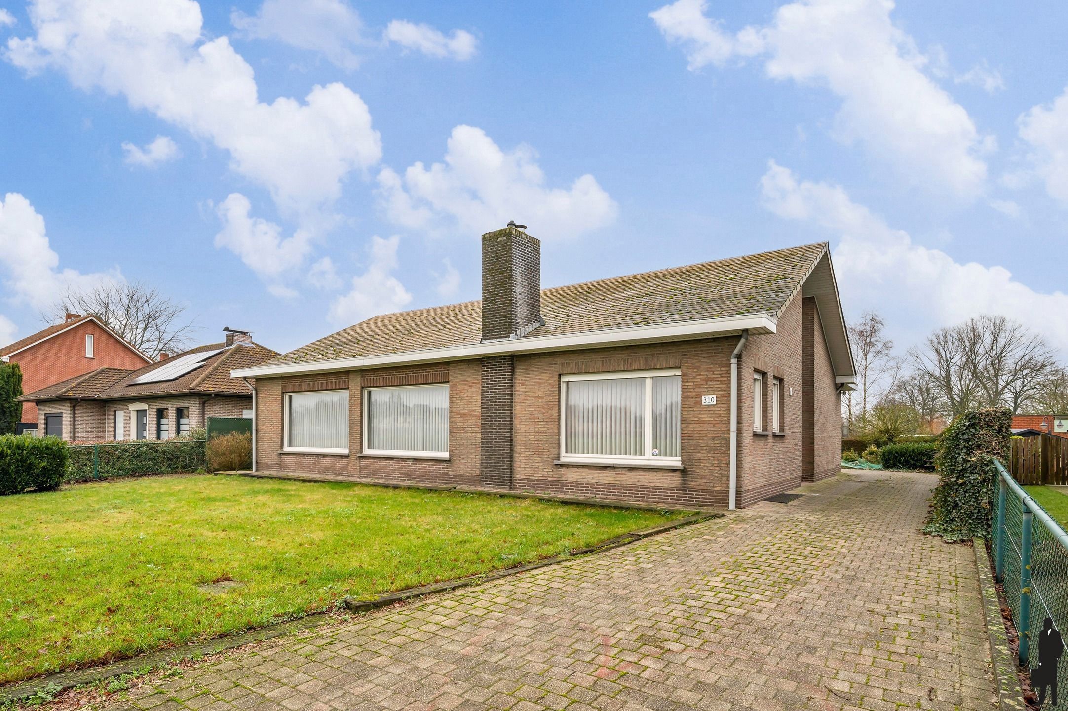 Ruime en goed onderhouden woning met 4 slaapkamers op een perceel van ca. 1.166m² foto {{pictureIndex}}