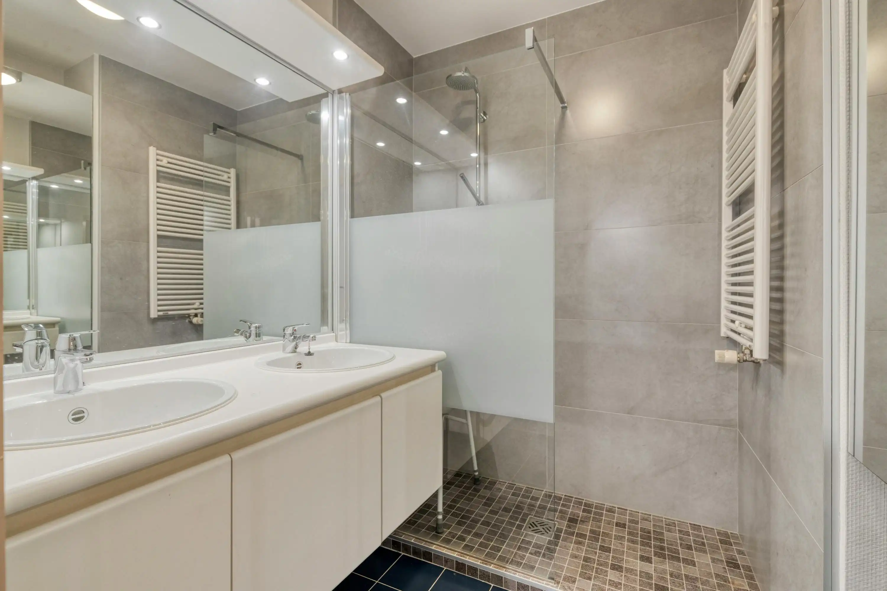 Appartement met 2 slaapkamers, 2 terrassen te Sint-Kruis foto 8