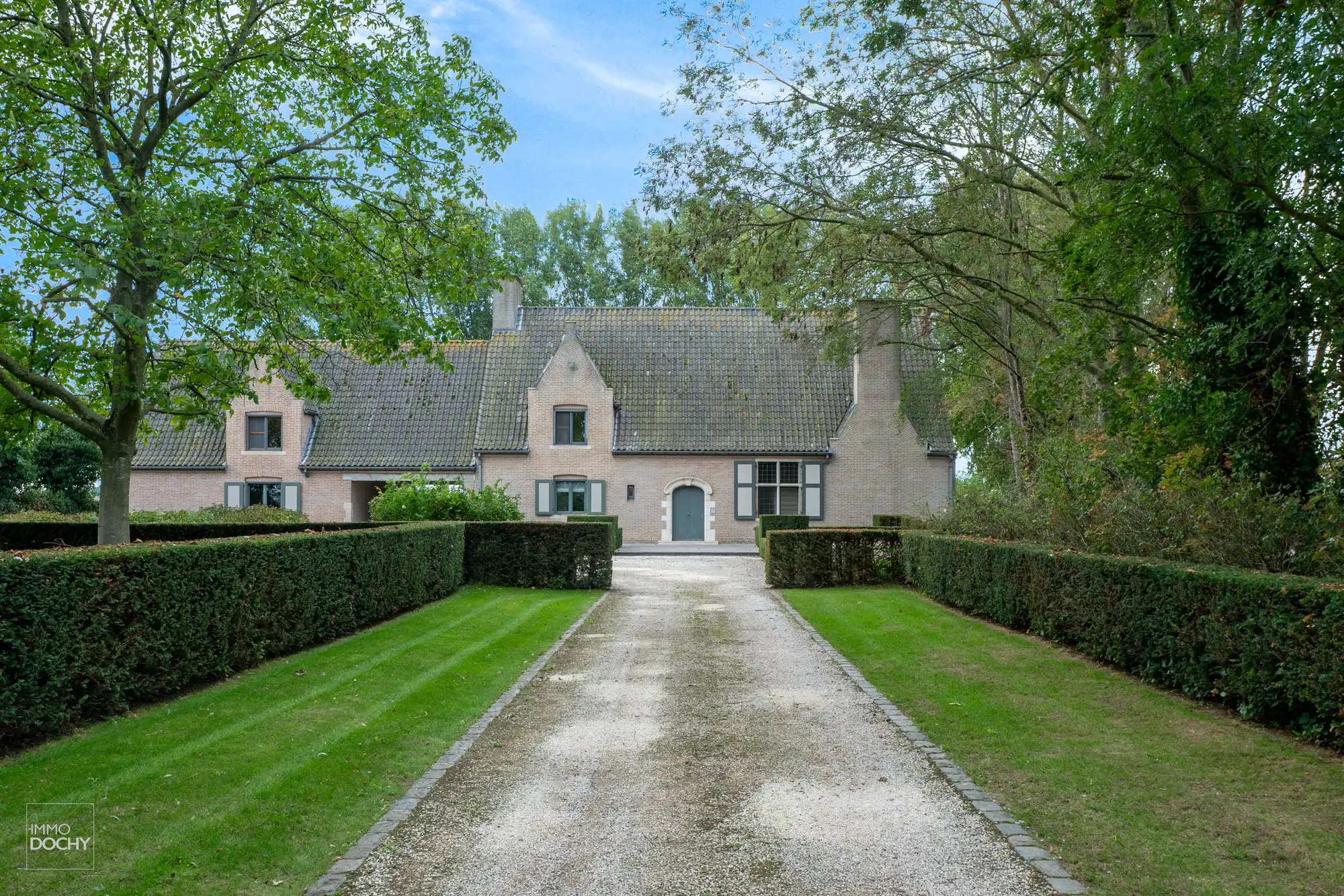 Rustig gelegen ruim landhuis op 6.402m² foto 5