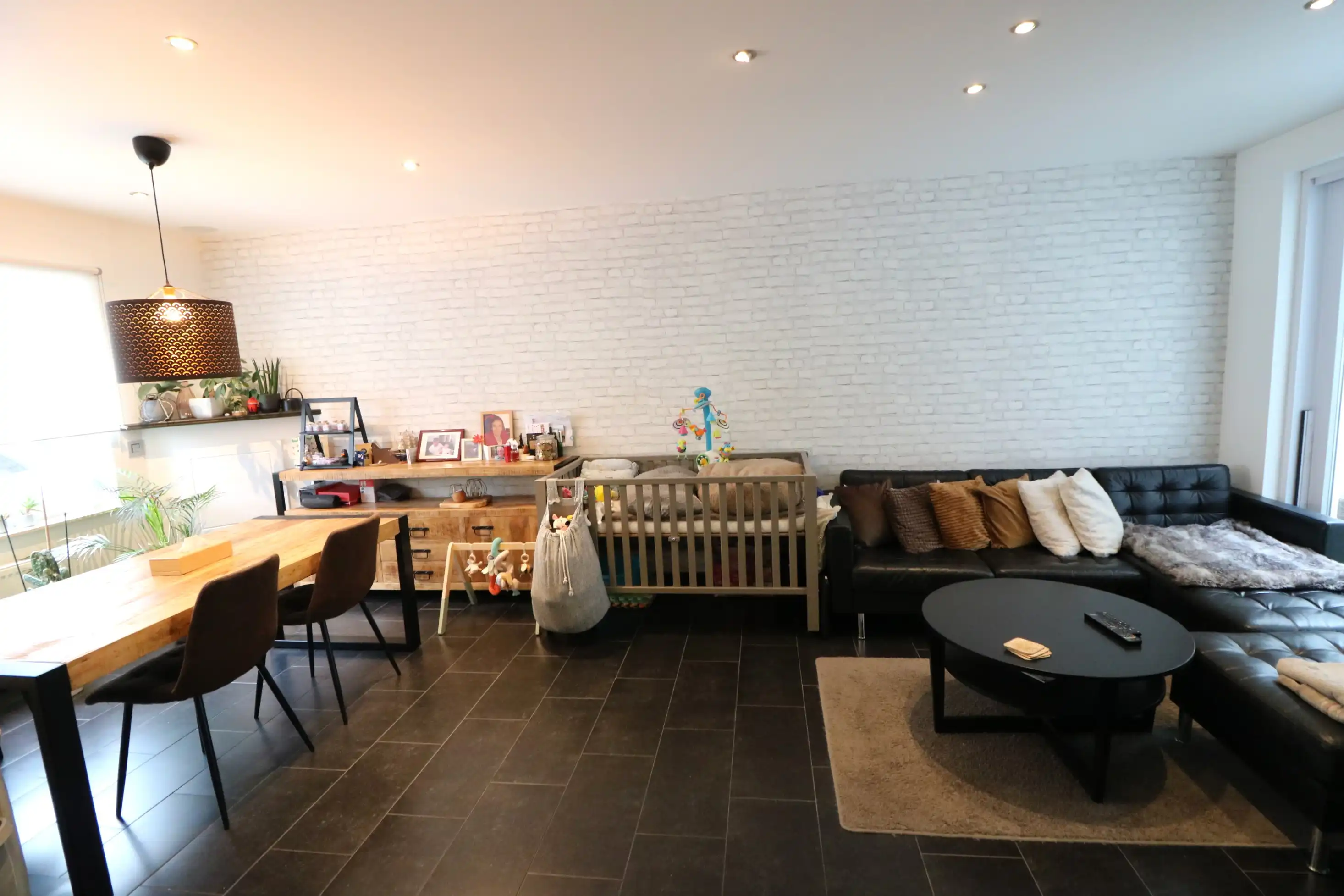 Instapklare en centraal gelegen woning met 3 ruime slaapkamers.  foto 2