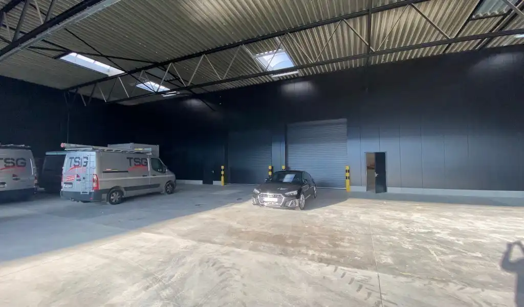 Magazijn te huur langs E34 in Turnhout foto 2