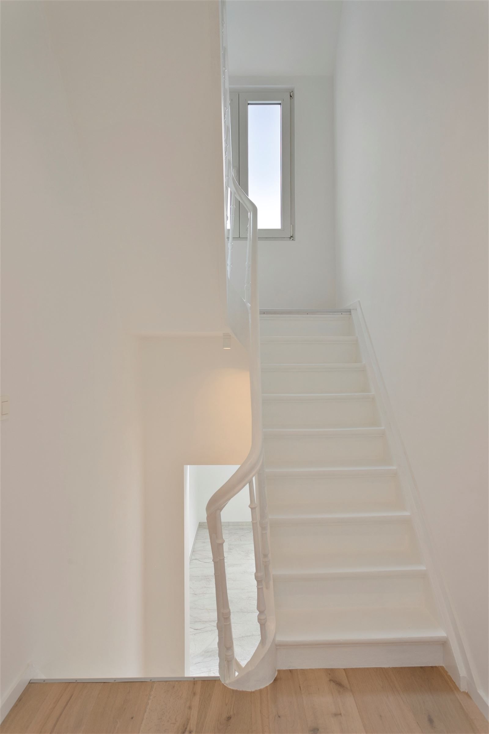  RUIM - KARAKTERVOL TRIPLEX appartement met 4 SLPK | vlakbij Berchem station. foto 18