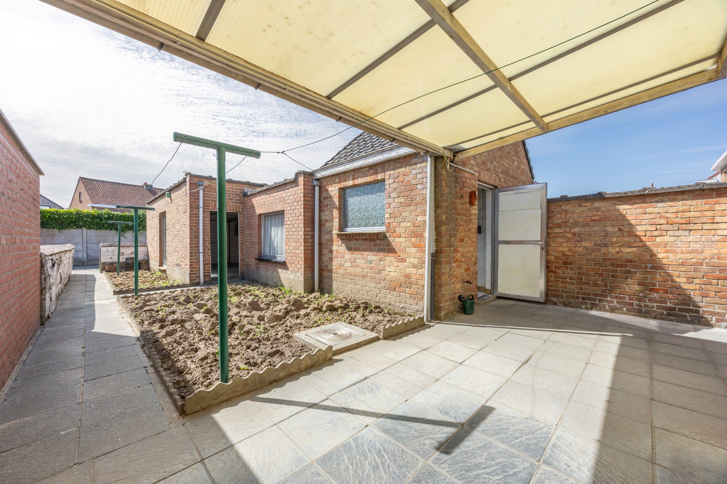 Ruime woning met garage en uitweg foto 14