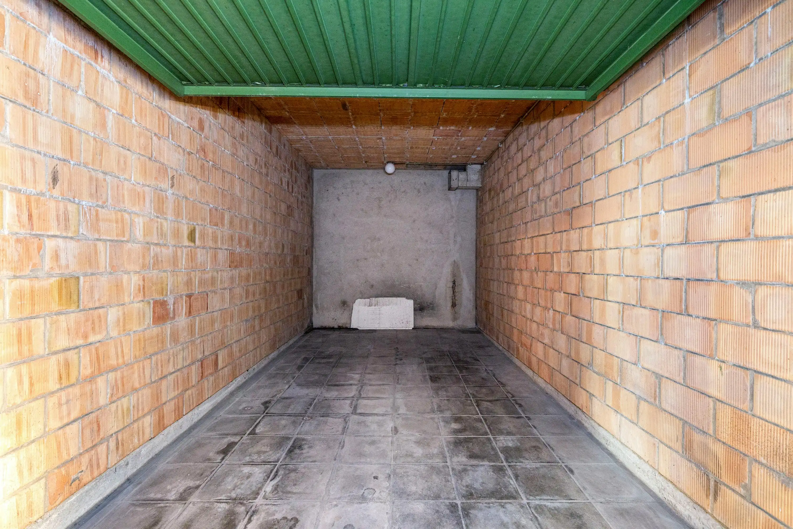 Appartement te koop met 2 kamers, terras en garage in Ieper foto 13
