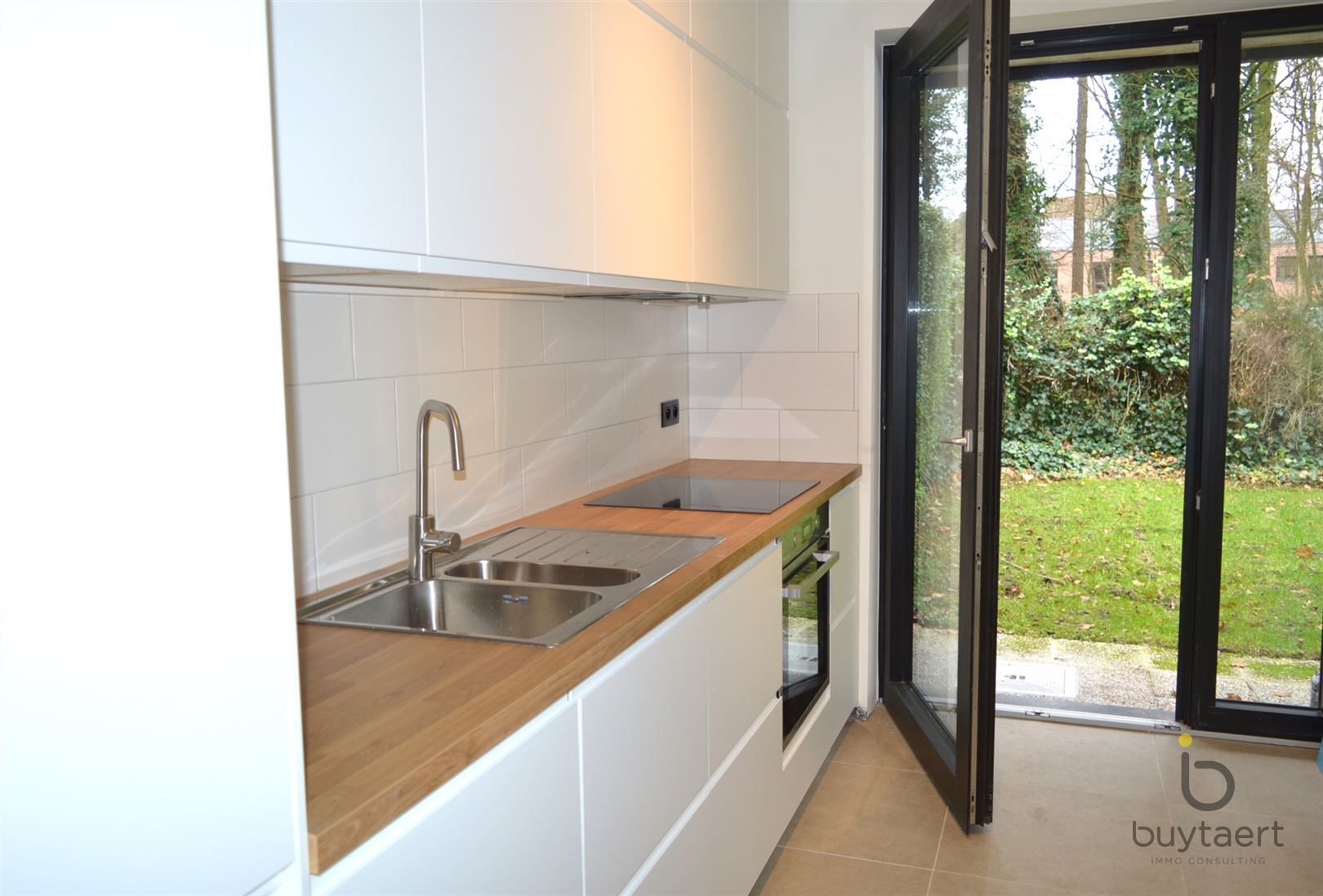 Gelijkvloers appartement met tuin en zicht op groen! foto 6