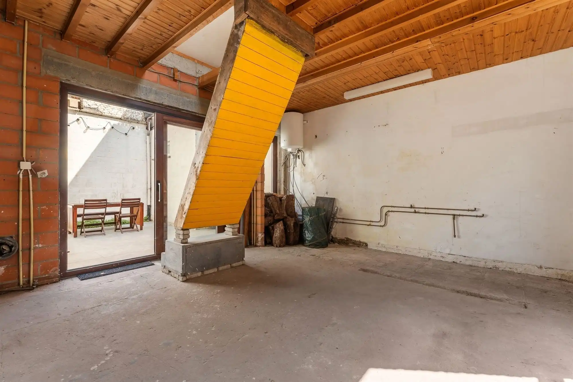 Steegwoning met naastliggend atelier/opslagplaats foto 25